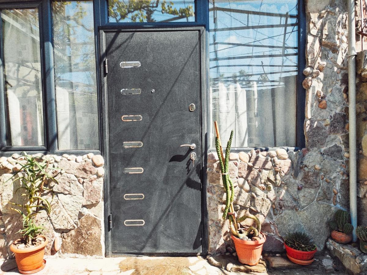 Guesthouse Ttt-1 ティビリシ エクステリア 写真