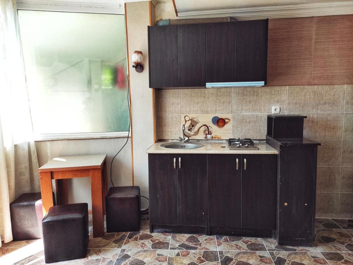 Guesthouse Ttt-1 ティビリシ エクステリア 写真
